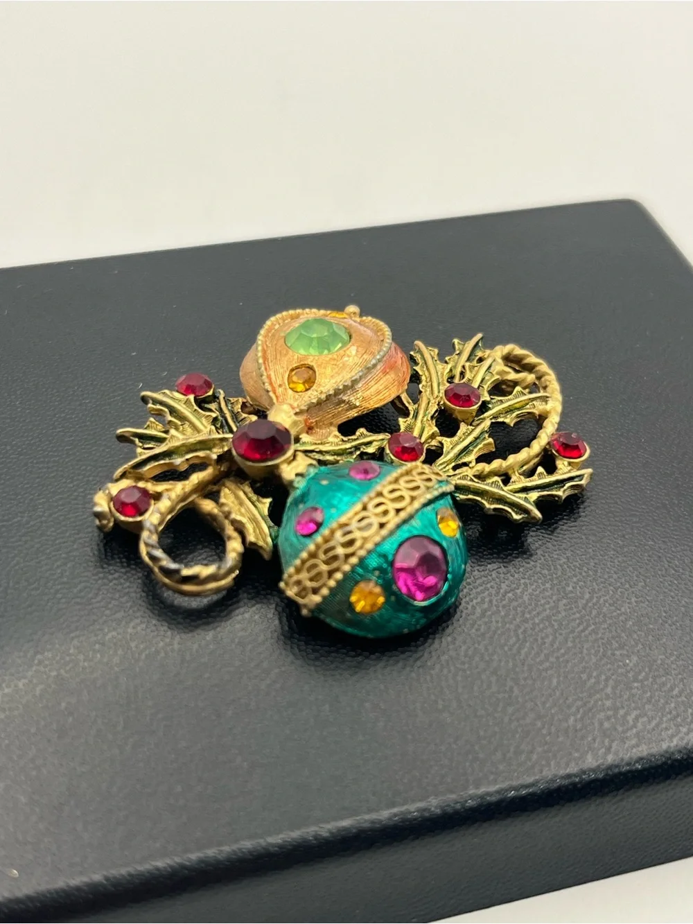 Christmas ornaments baubles gold tone multi colored rhinestones brooch pin